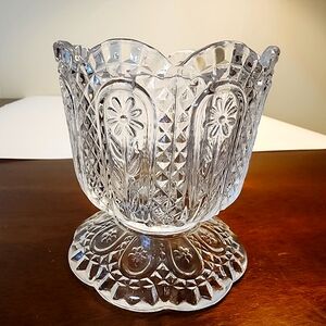 VINTAGE "AVON" CLEAR CUT GLASS PEDESTAL BOWL WITH DIAMOND & DAISEY DESIGN
